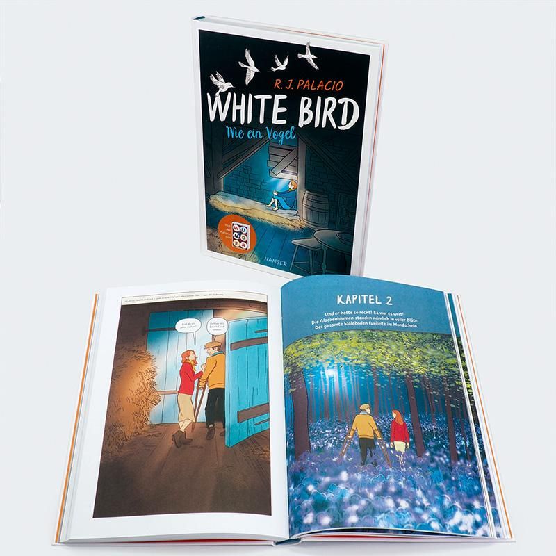 Graphic Novel "White Bird - Wie ein Vogel" geöffnet. Illustrationen auf Doppelseiten. Titel auf dem Cover sichtbar.
