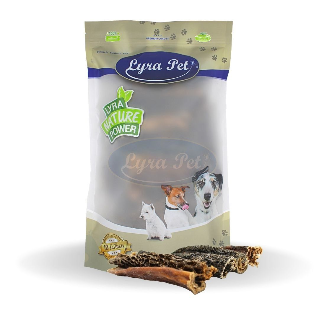 Lyra Pet Rinderpansen in Beutel. Produktname und Logo sichtbar. Hundeabbildungen. "Lyra Nature Power"-Logo.