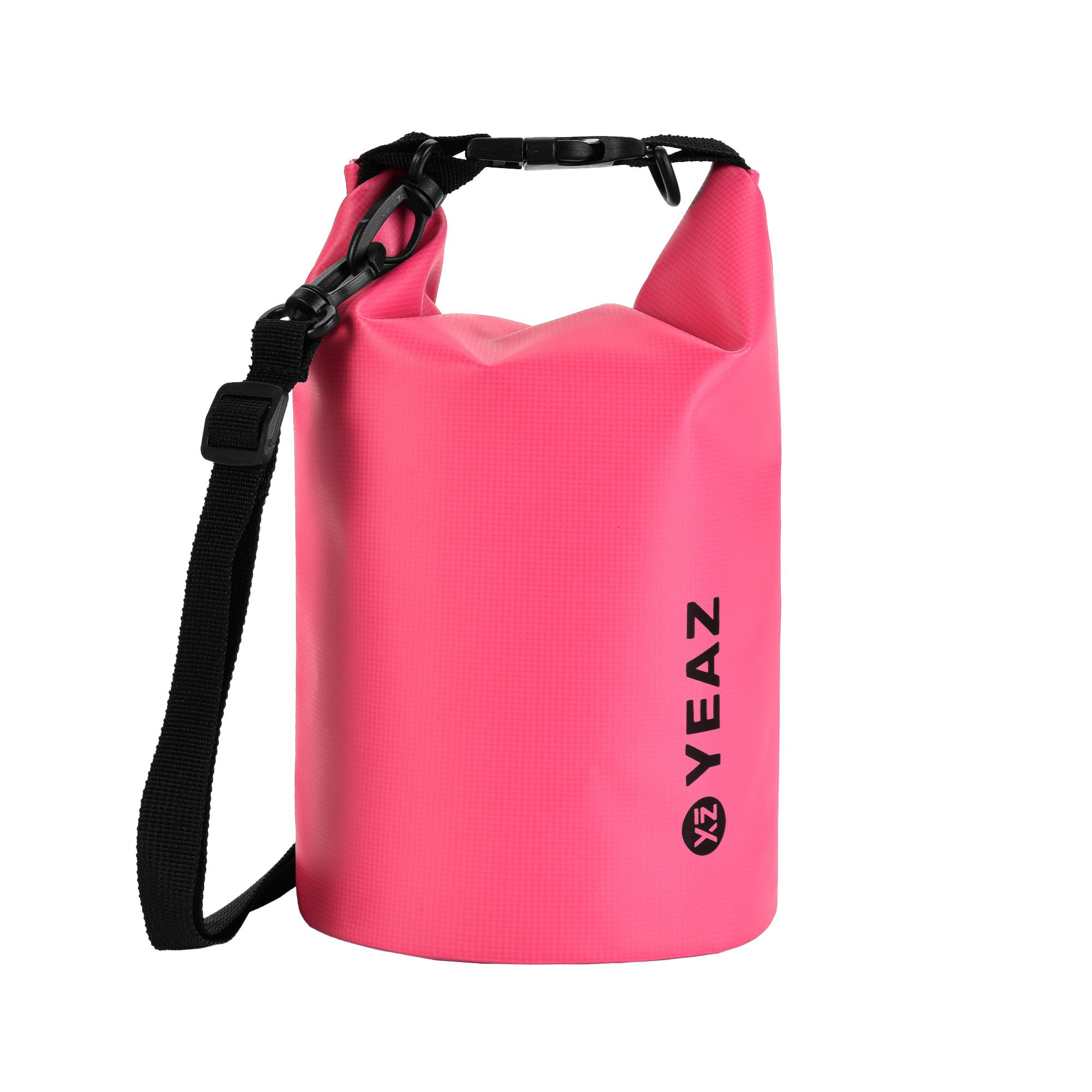 Pinkfarbener Packsack mit schwarzem Schultergurt. Schwarzer Verschluss oben. Aufdruck: YEAZ.