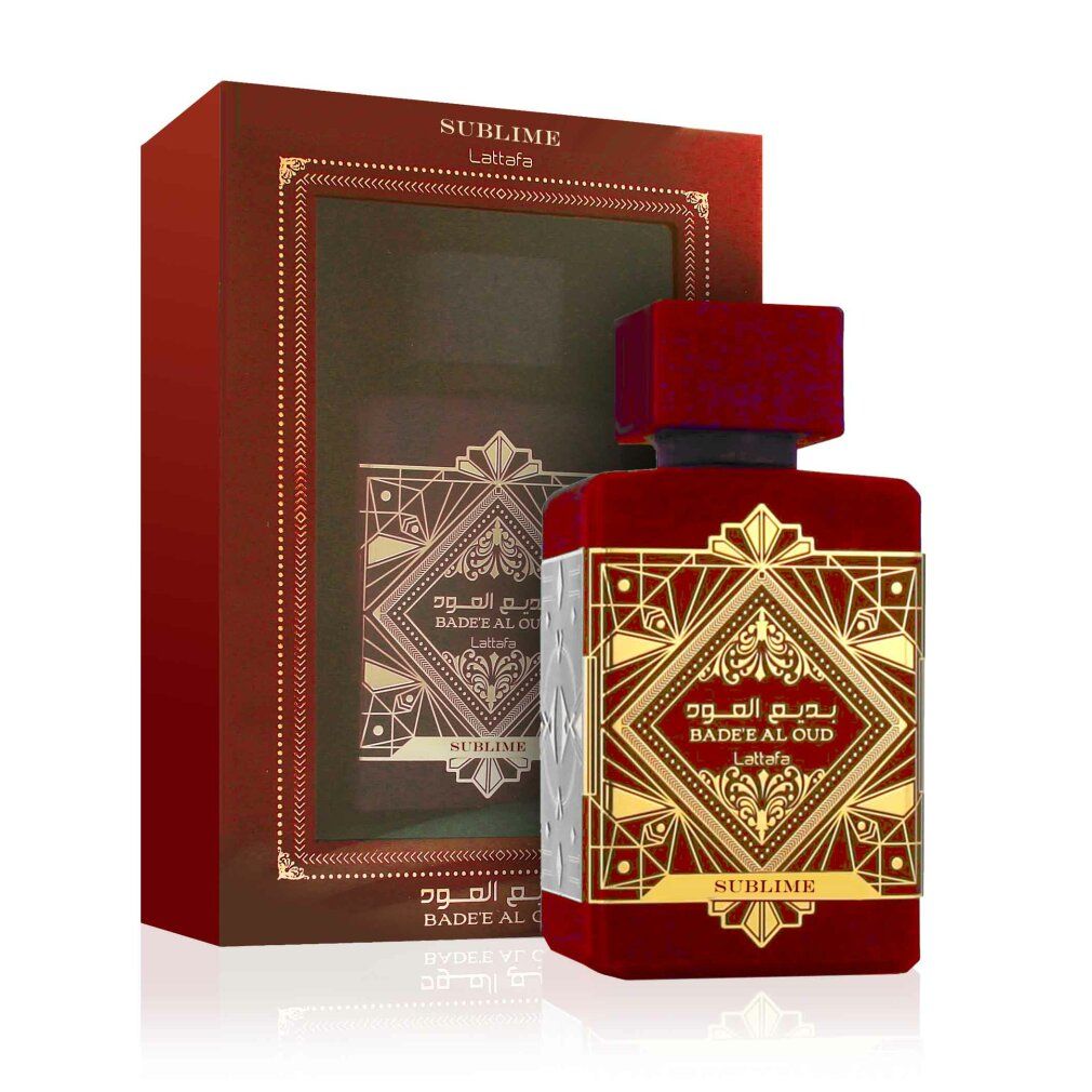 Rote Flasche mit goldfarbenen Verzierungen und arabischer Schrift. Steht neben einer roten Schachtel mit Fenster.