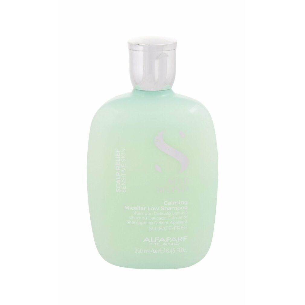 Grüne Shampoo-Flasche. Aufschrift: Scalp Relief, Calming, Micellar Low Shampoo. Marke: Alfaparf Milano. 250 ml.