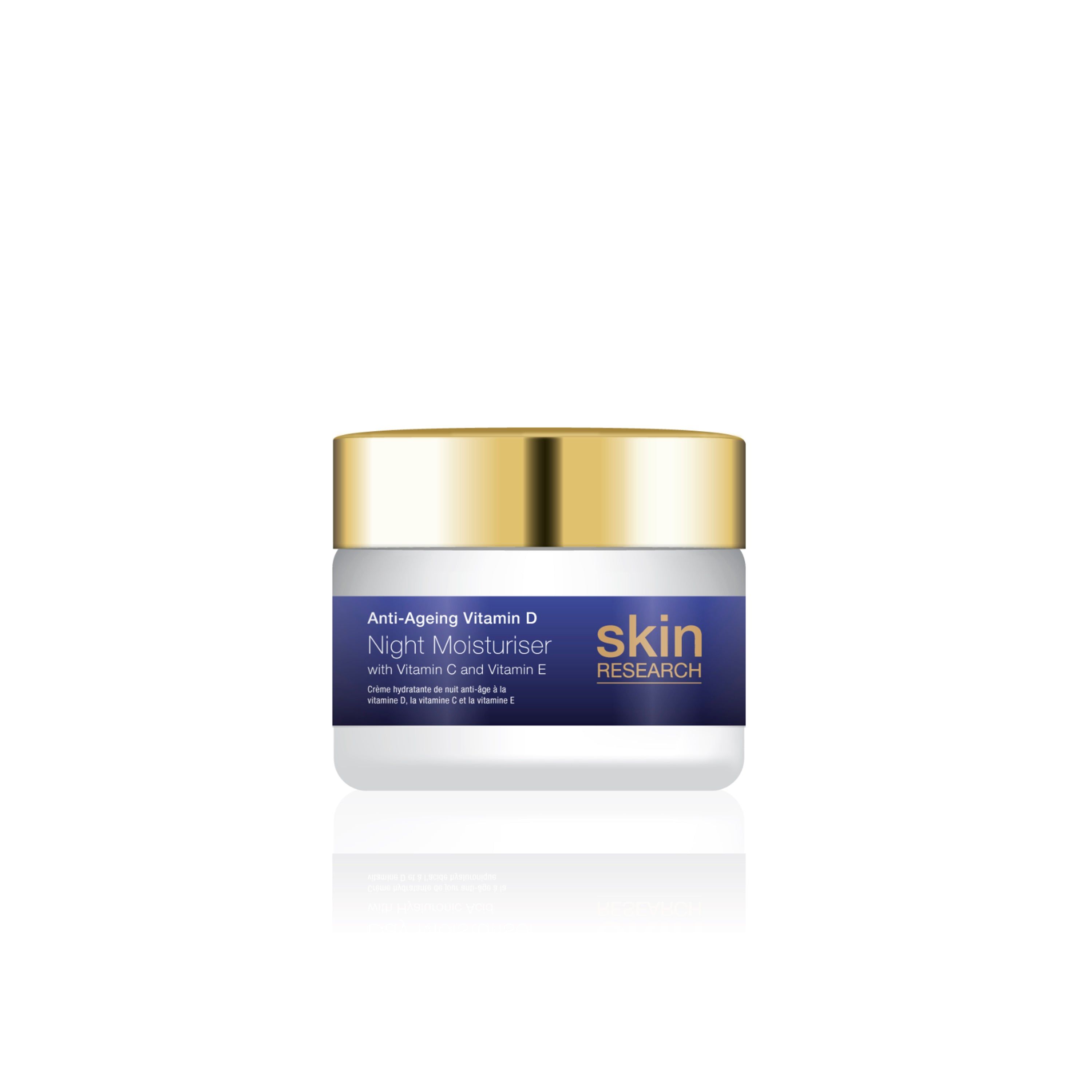 Cremebehälter mit goldenem Deckel. Aufschrift: Anti-Aging Vitamin D Night Moisturiser, Vitamin C und E. Marke: skin research.