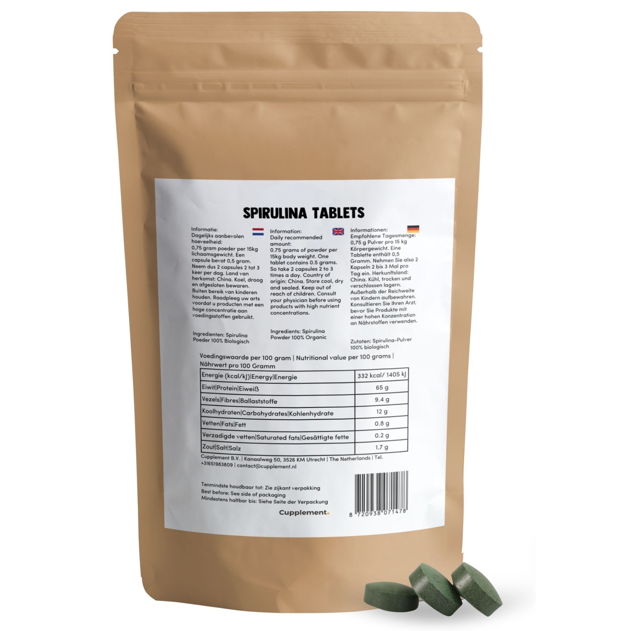 Braune Tüte mit Spirulina-Tabletten. Text: Spirulina Tablets. Drei grüne Tabletten liegen davor. Nährwerttabelle.