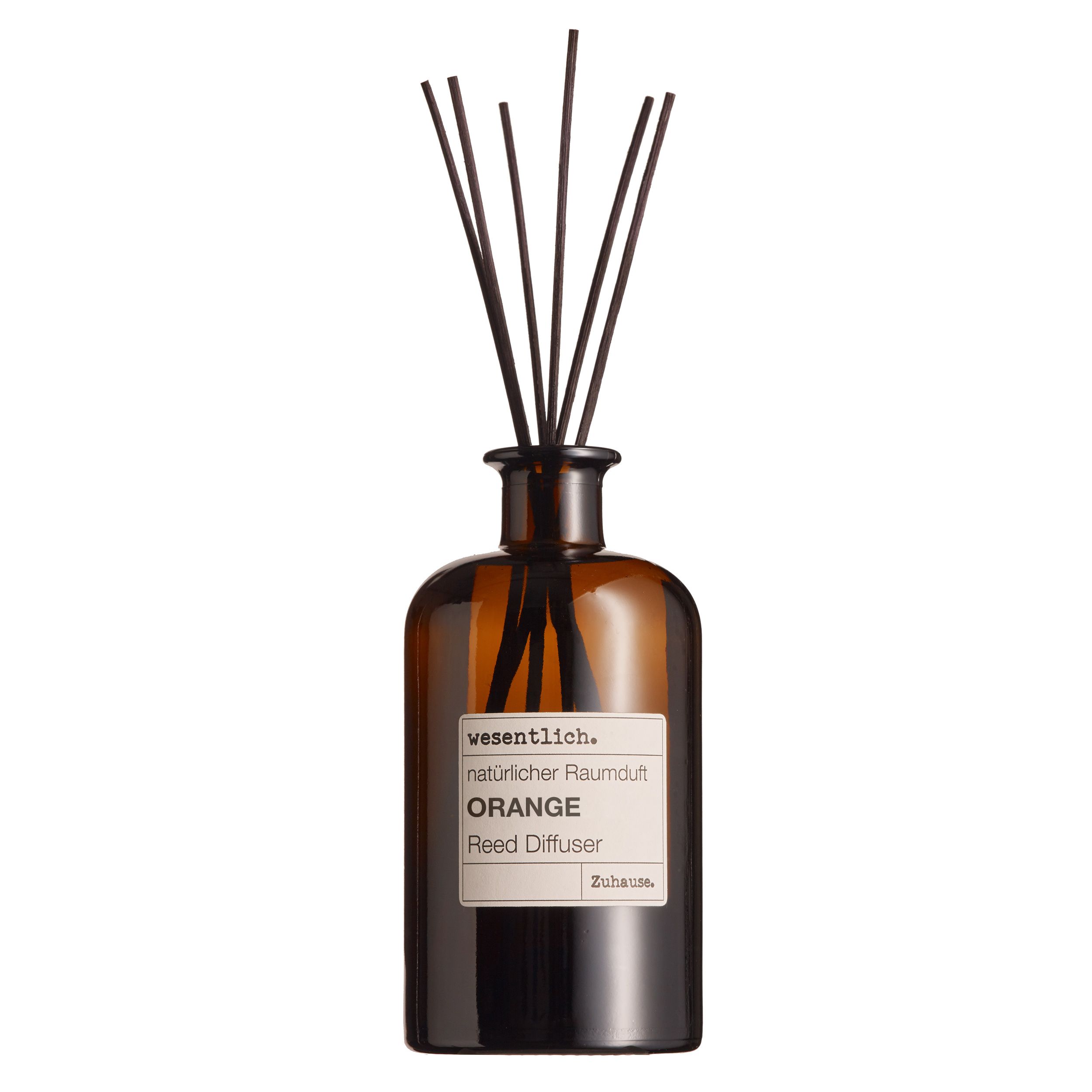 Braune Glasflasche mit schwarzen Stäbchen. Aufschrift: Orange, Reed Diffuser.