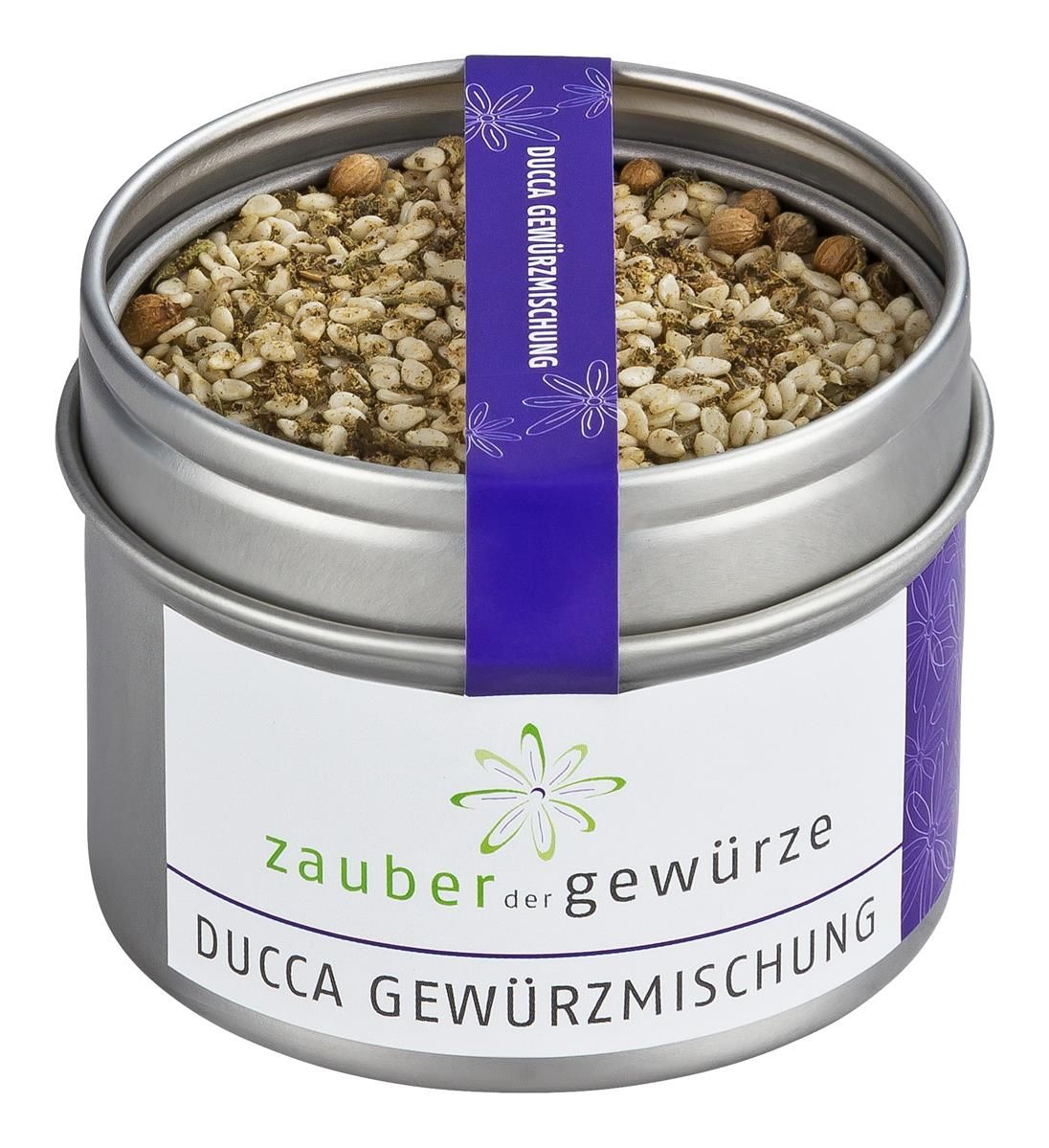 Runde Dose mit Ducca Gewürzmischung. Blaue Banderole mit Text. Weißes Etikett mit Logo und Schriftzug: Zauber der Gewürze Ducca Gewürzmischung.