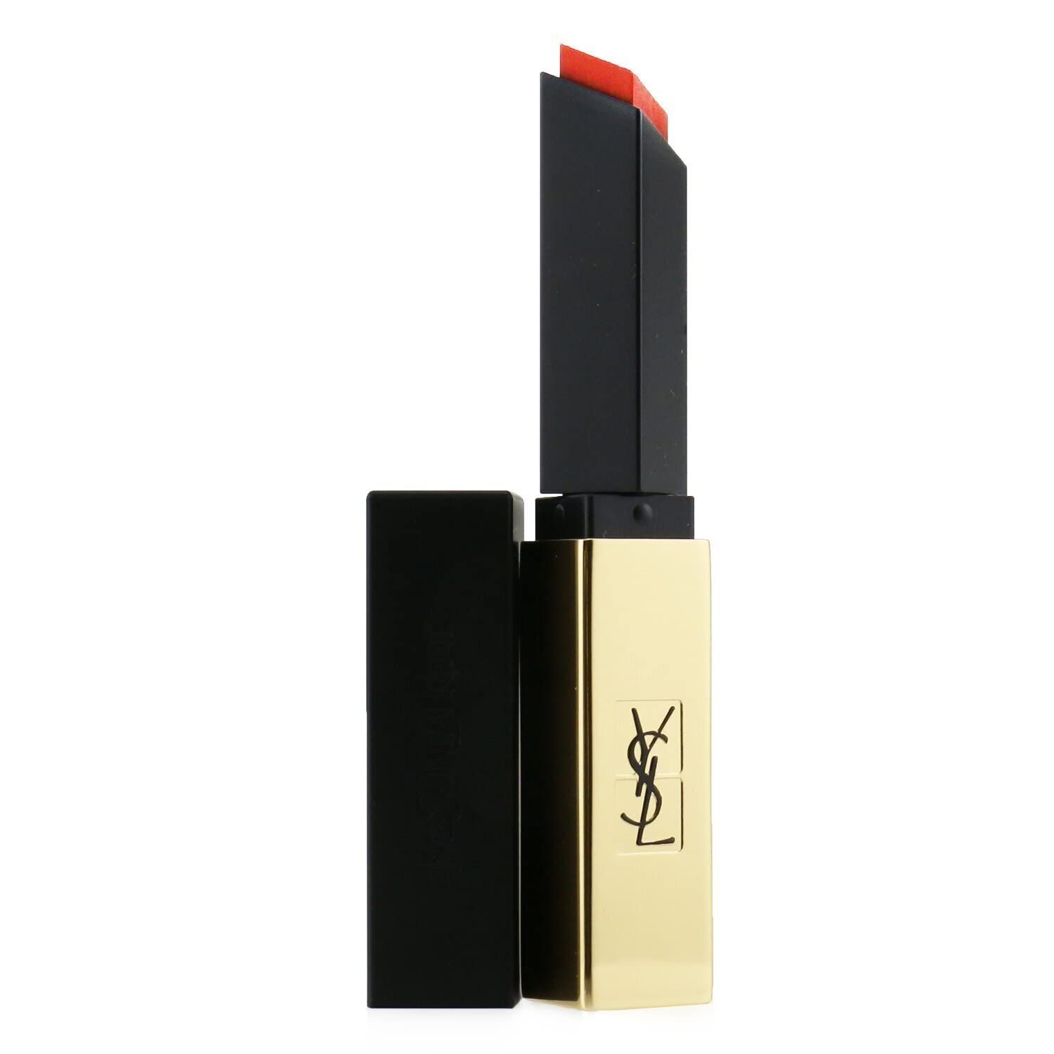 Roter Lippenstift in goldener Hülse mit schwarzem Deckel. Auf dem Lippenstift steht "YSL".