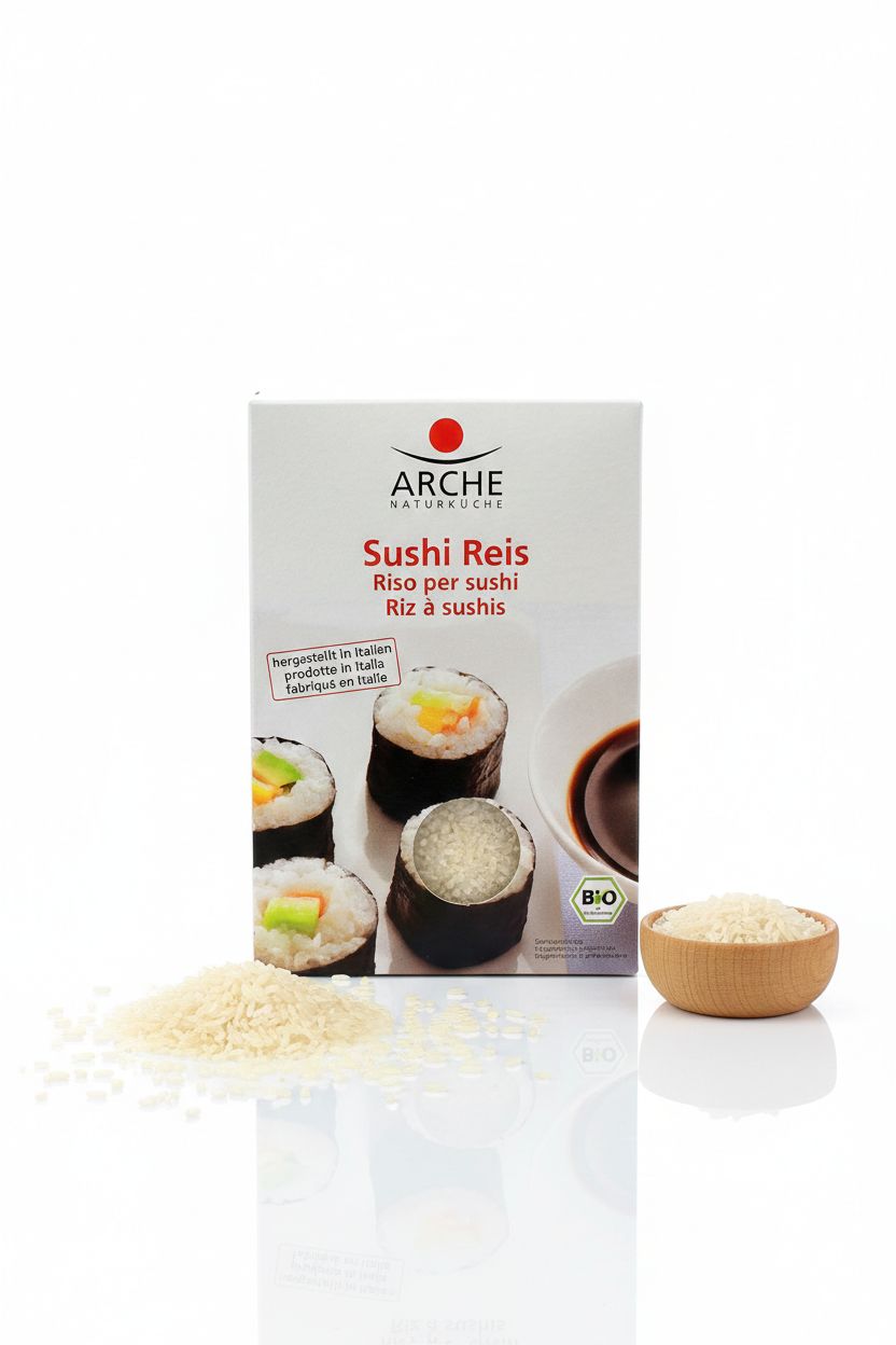 Verpackung von Arche Sushi Reis mit Abbildungen von Sushi und Sojasauce. Lose Reiskörner liegen davor.
