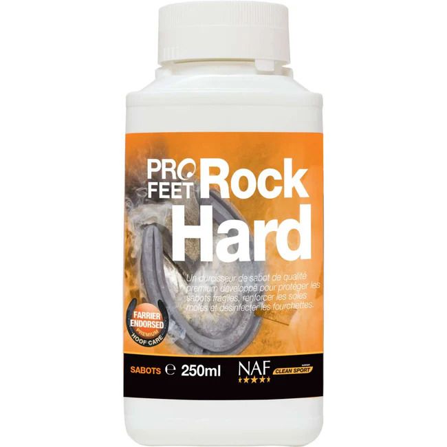 Weiße Flasche mit orangefarbenem Etikett. Aufschrift: Pro Feet Rock Hard. Enthält 250ml. Mit NAF-Logo und Farrier Endorsed.
