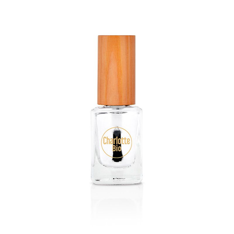 Klare Nagellackflasche mit Holzdeckel. Aufschrift Charlotte Bio.