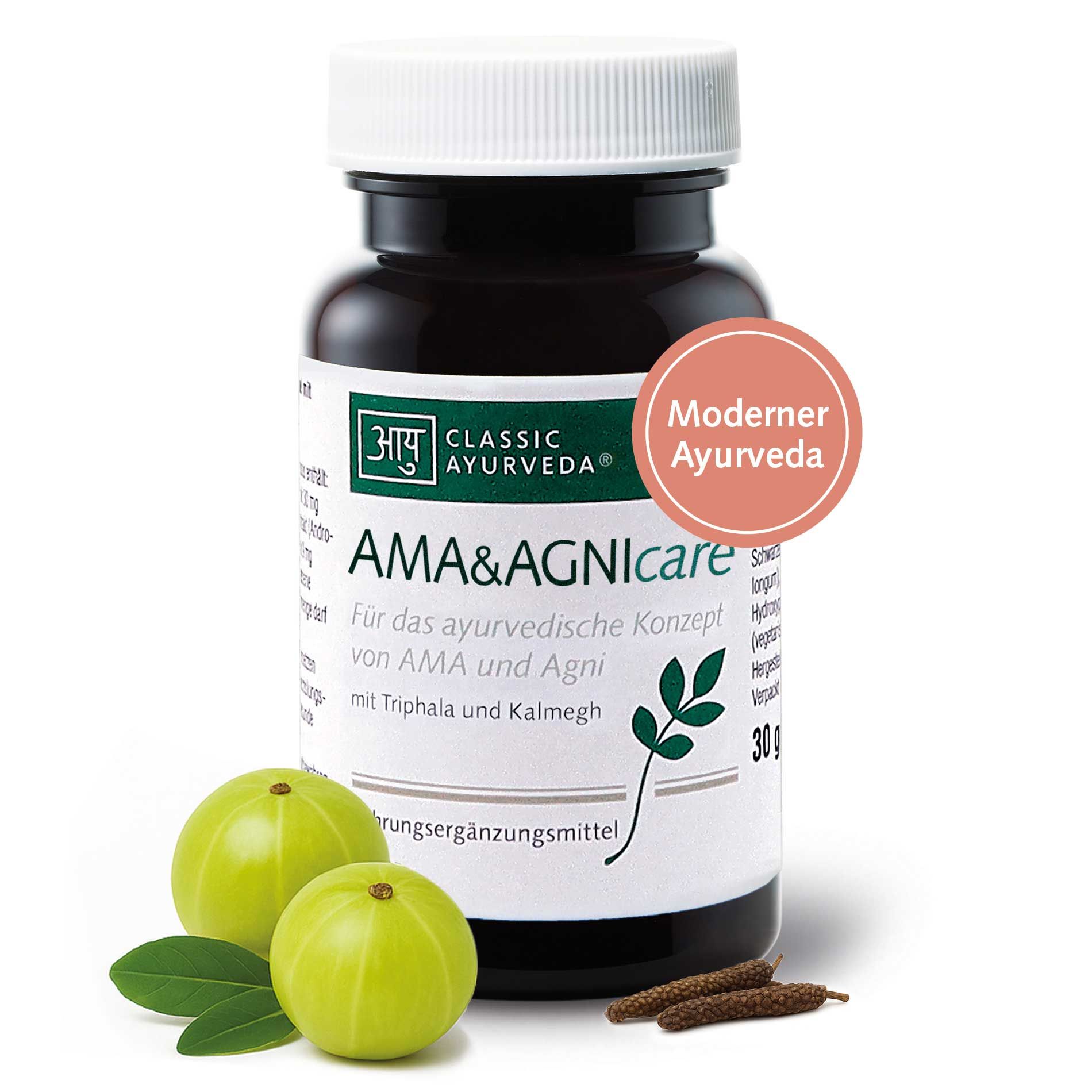 Braune Flasche mit weißem Deckel. Etikett: AMA&AGNIcare. Grünes Logo. Runder Aufkleber: Moderner Ayurveda. Zwei grüne Früchte und Gewürze daneben.