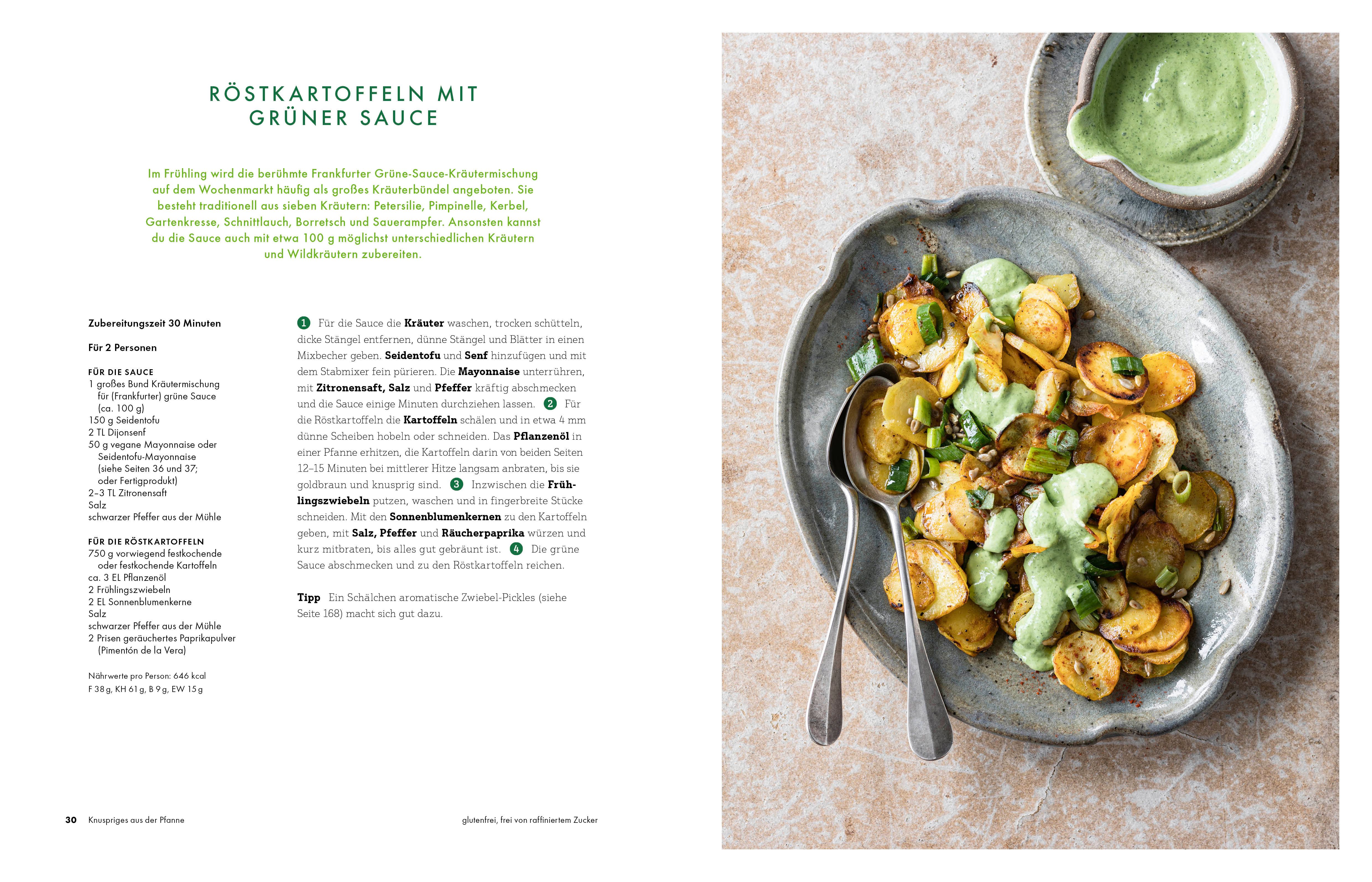 Gebratene Kartoffeln mit grüner Sauce auf einem Teller. Rezeptseite mit Zutaten und Zubereitung.