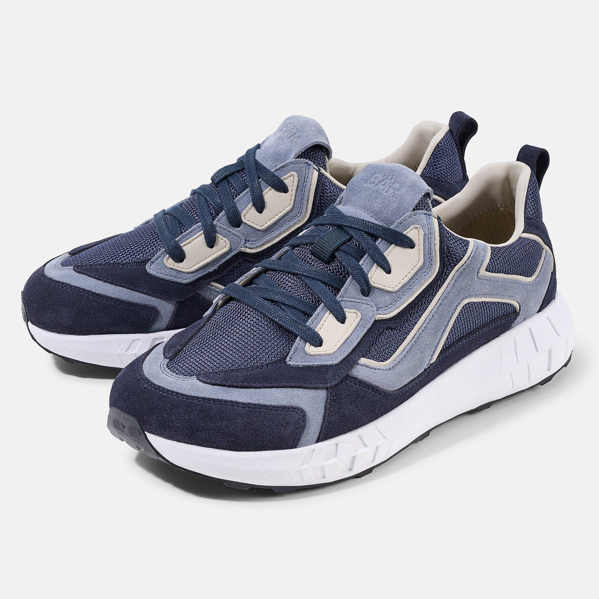 Zwei blaue Schnürschuhe mit weißer Sohle. Details in Grau und Beige. Marke BÄR auf der Zunge.