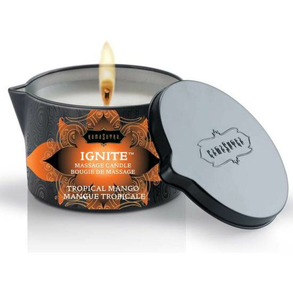 Massagekerze mit Deckel. Schwarzer Behälter mit orangefarbenem Etikett. Aufschrift: Ignite Tropical Mango.