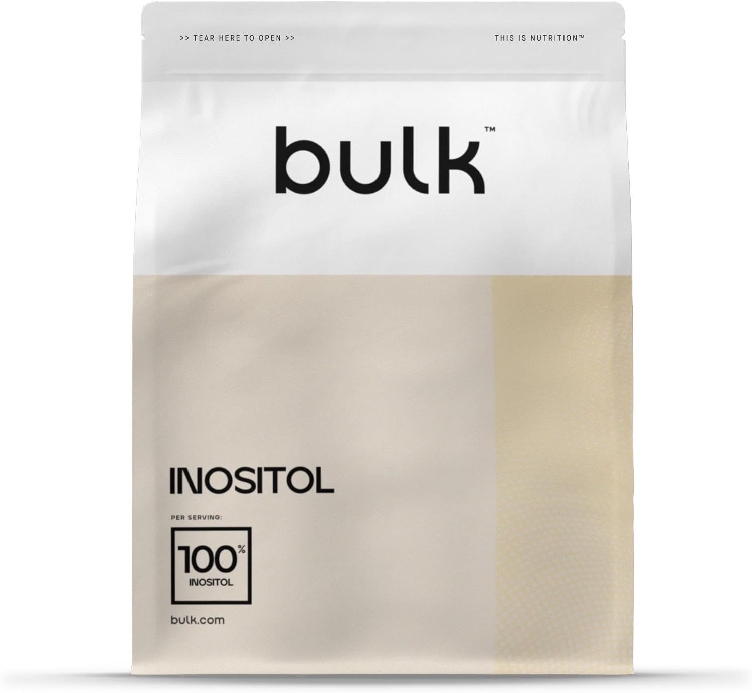 Weiße Standbeutel mit "bulk"-Logo und "INOSITOL"-Schriftzug. Enthält 100% Inositol. Aufdruck: "THIS IS NUTRITION".