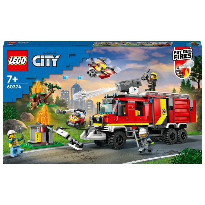 LEGO City 60374 Autopompa dei Vigili del Fuoco. Il set mostra un'autopompa rossa e gialla con un cannone ad acqua estensibile. La confezione mostra un elicottero, un veicolo più piccolo e i vigili del fuoco che combattono un incendio. Il set è destinato a bambini dai 7 anni in su.