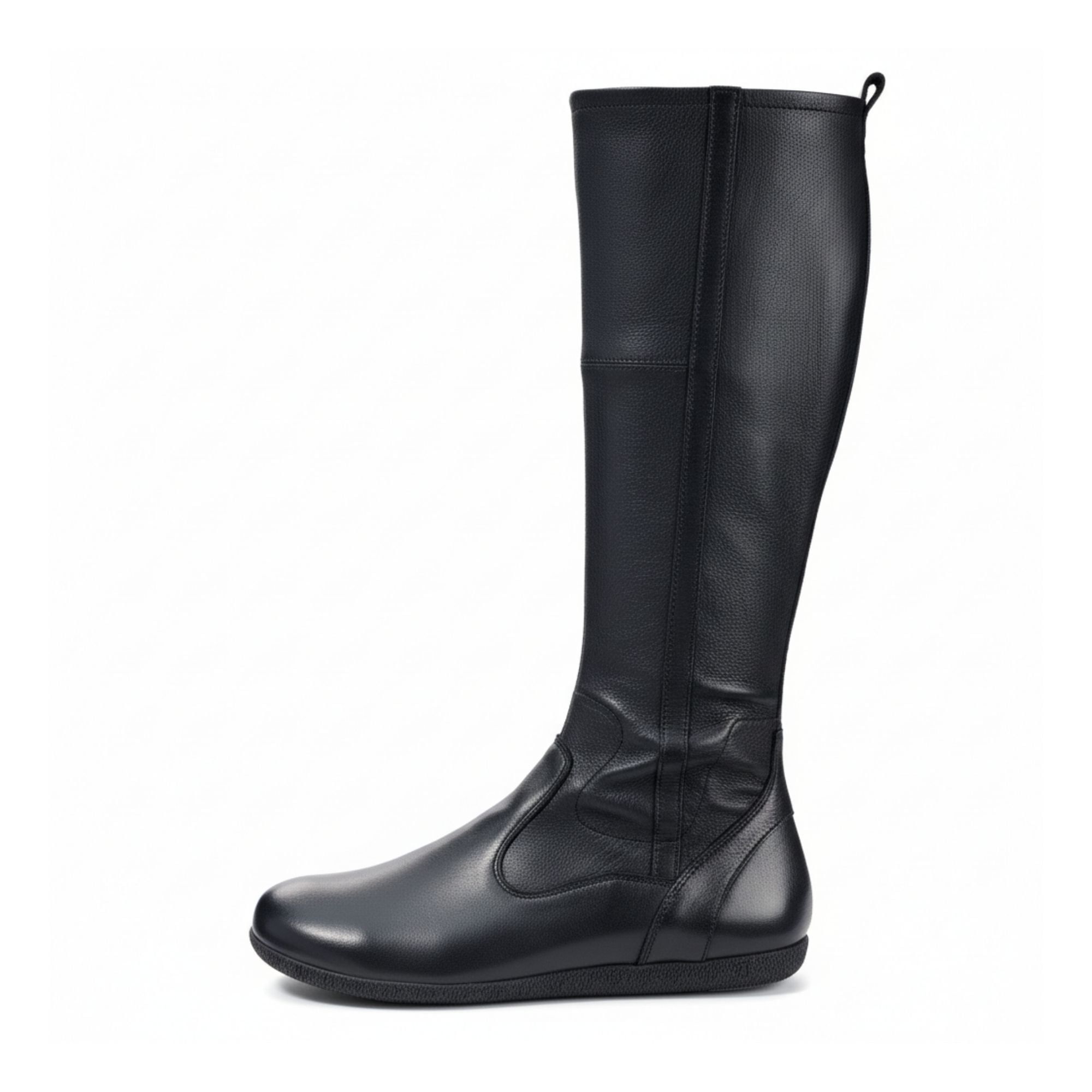Schwarzer Damenstiefel, kniehoch, flache Sohle. Stiefel im Profil.