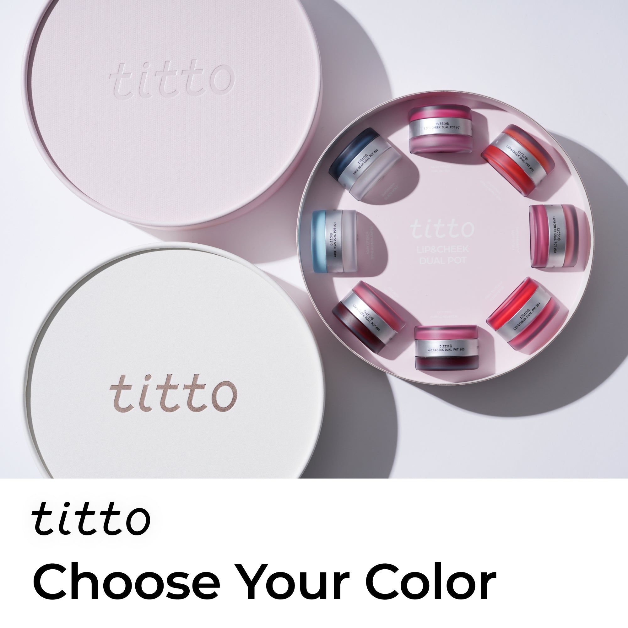 Runde Verpackung mit mehreren kleinen Behältern. Auf der Verpackung steht „tittto“.