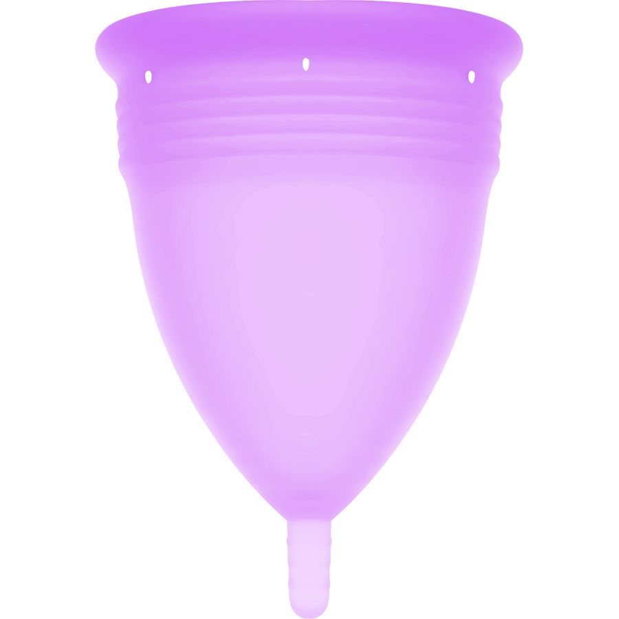 Eine lilafarbene Menstruationstasse. Sie hat eine konische Form mit einem abgerundeten Rand, Rillen und kleinen Löchern. Am Boden befindet sich ein Stiel.