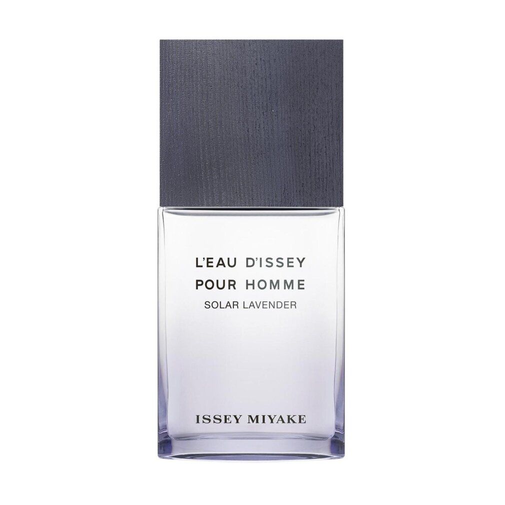 Rechteckiger Flakon mit dunklem Deckel. Aufschrift: L'EAU D'ISSEY POUR HOMME Solar Lavender. Marke: Issey Miyake.