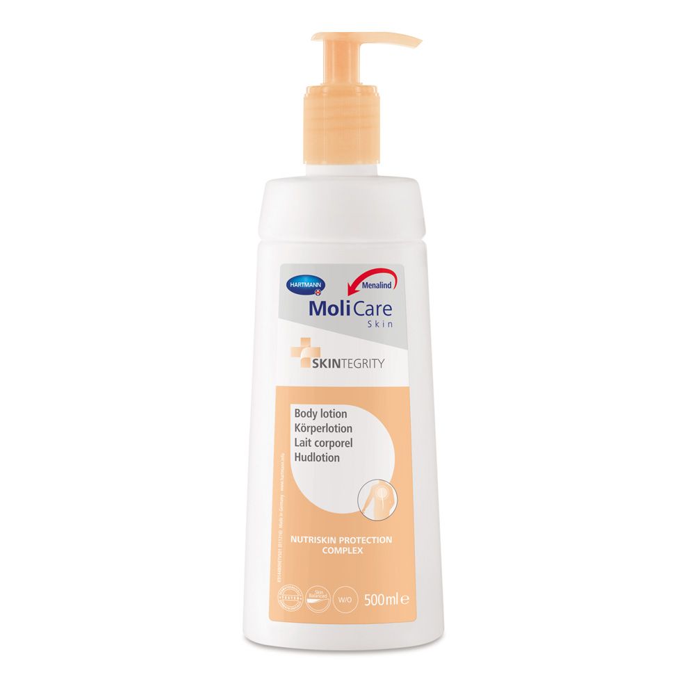 Weiße Flasche mit Dosierpumpe. Aufschrift MoliCare Skin, Bodylotion, 500ml. Orangefarbene Akzente.