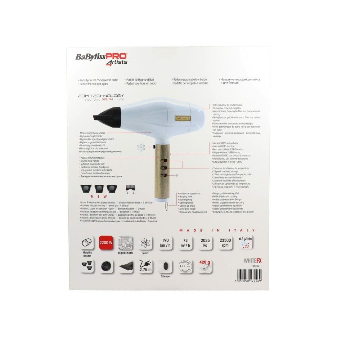 Haartrockner auf Verpackung. Produktansicht, technische Daten und Zubehör. Marke "BaBylissPRO" und "4artists" sichtbar.