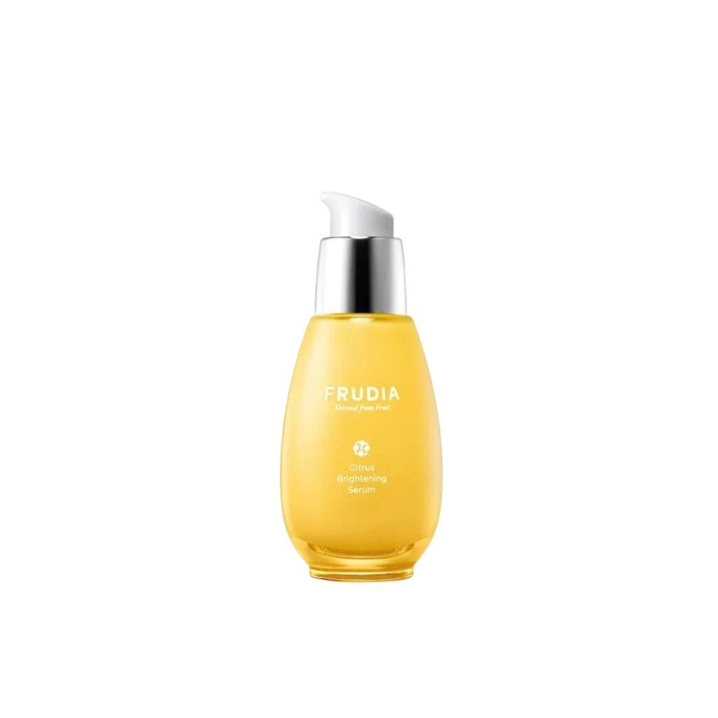 Frudia Citrus Brightening Serum in einem gelben Pumpflakon.