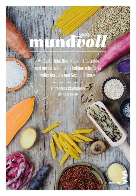 Buchcover mit dem Titel "mundvoll". Es zeigt Zutaten wie Nudeln, Reis und Gemüse auf einem Holztisch. Autorin: Florentina Klampferer.