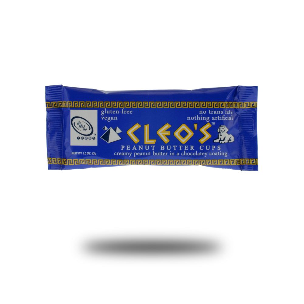 Blau verpackte Süßigkeit. Aufschrift: CLEO'S PEANUT BUTTER CUPS, glutenfrei, vegan, ohne Transfette, nichts Künstliches.