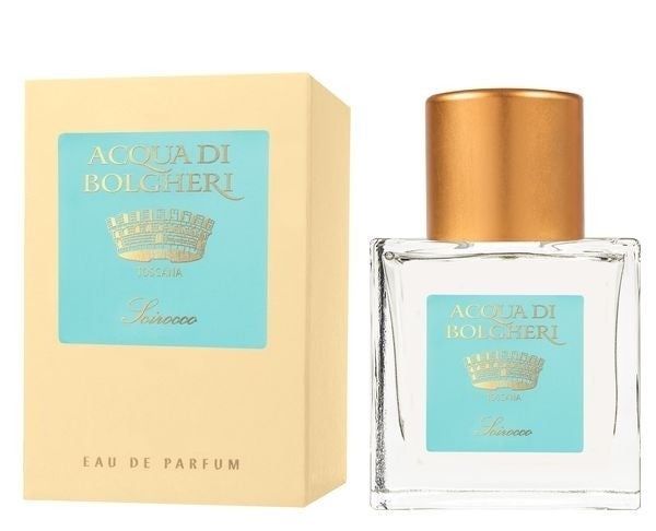 Parfümflakon und Karton. Flakon quadratisch, transparent. Karton beige mit türkisblauem Etikett. Schriftzug: Acqua di Bolgheri.