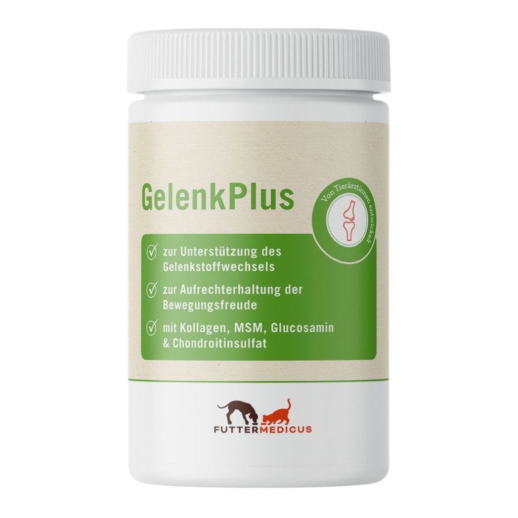 Weißes, zylindrisches Produkt. Aufschrift 'GelenkPlus' und grüne Etiketten mit Text. Logo mit Hund und Katze. Marke: FUTTERMEDICUS.