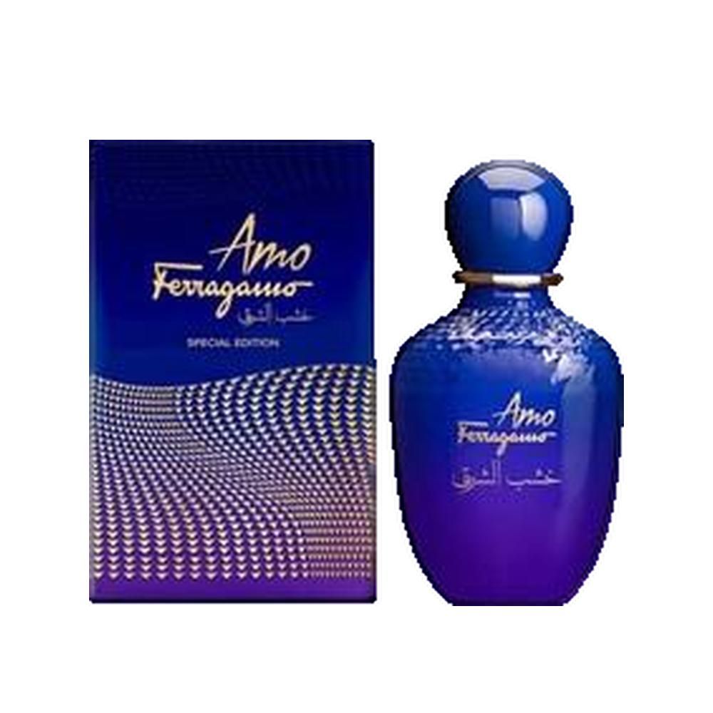 Blau-violette Parfümflasche und Schachtel. Aufschrift "Amo Ferragamo". Flasche mit rundem Deckel und goldfarbenem Ring.