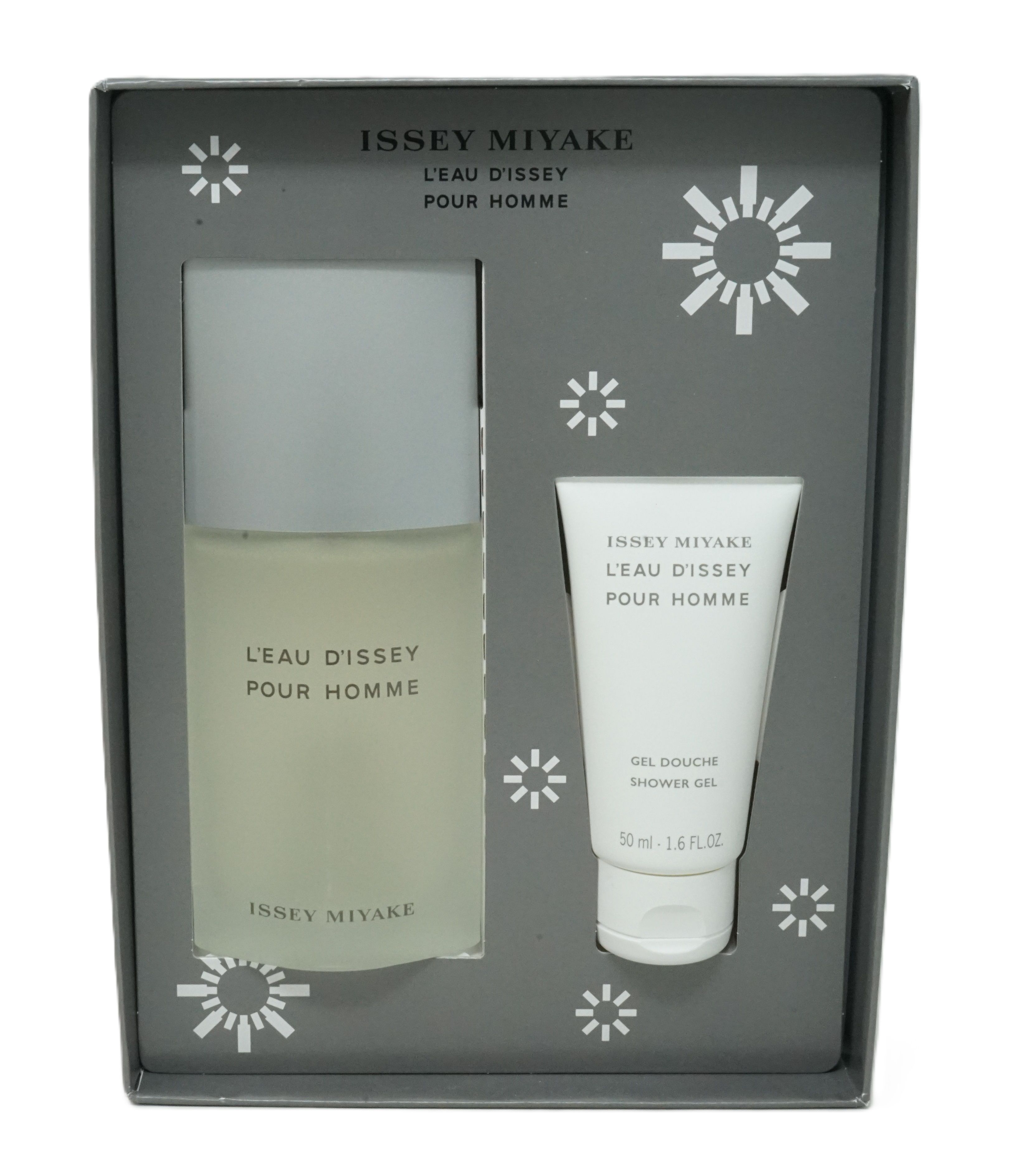 Geschenkset mit Flakon und Duschgel. Flakon mit weißem Deckel, Duschgel in Tube. Graue Verpackung mit Schriftzug: ISSEY MIYAKE.