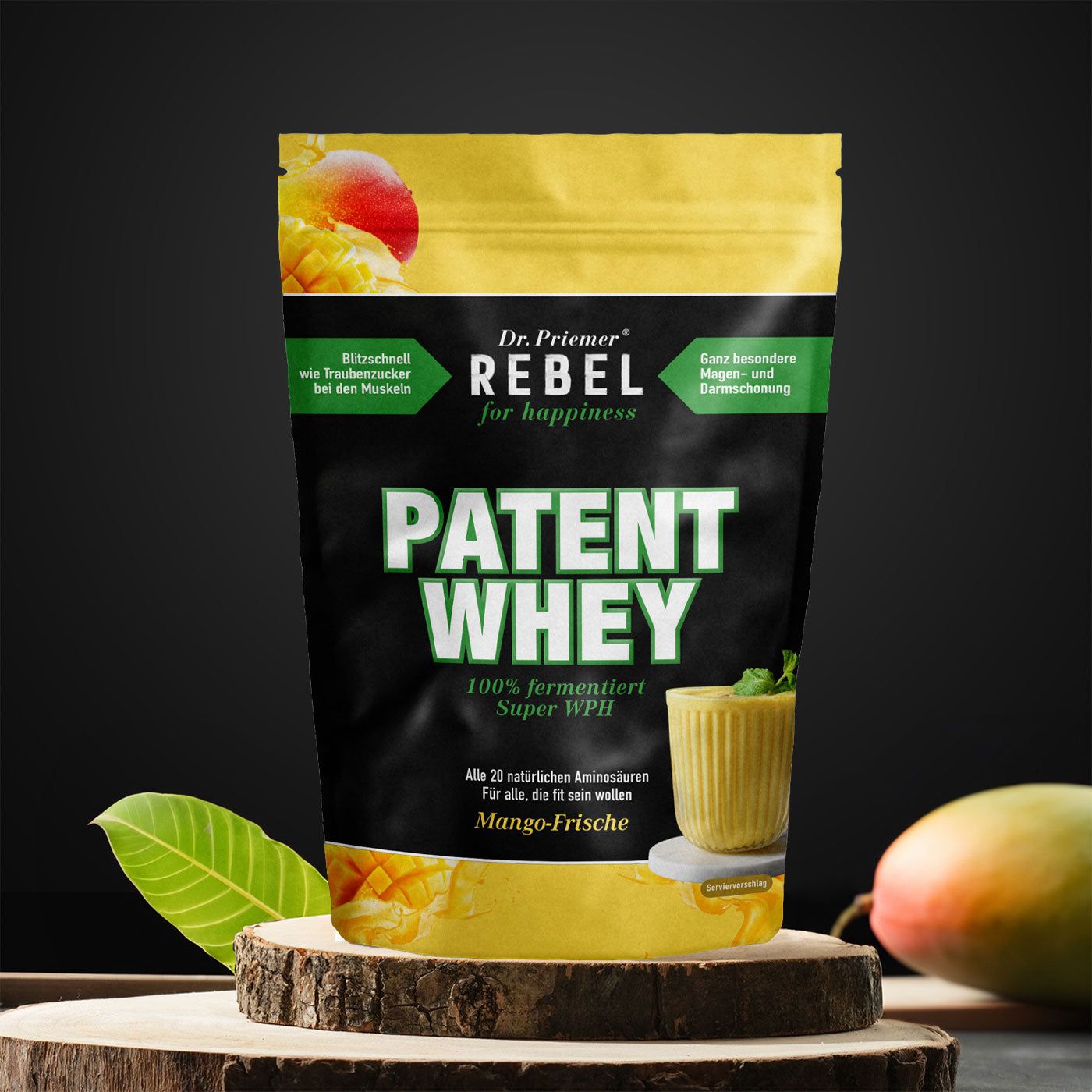 Schwarze Tüte mit gelbem Aufdruck. Text: Dr. Priemer, Rebel for happiness, Patent Whey, Mango-Frische.