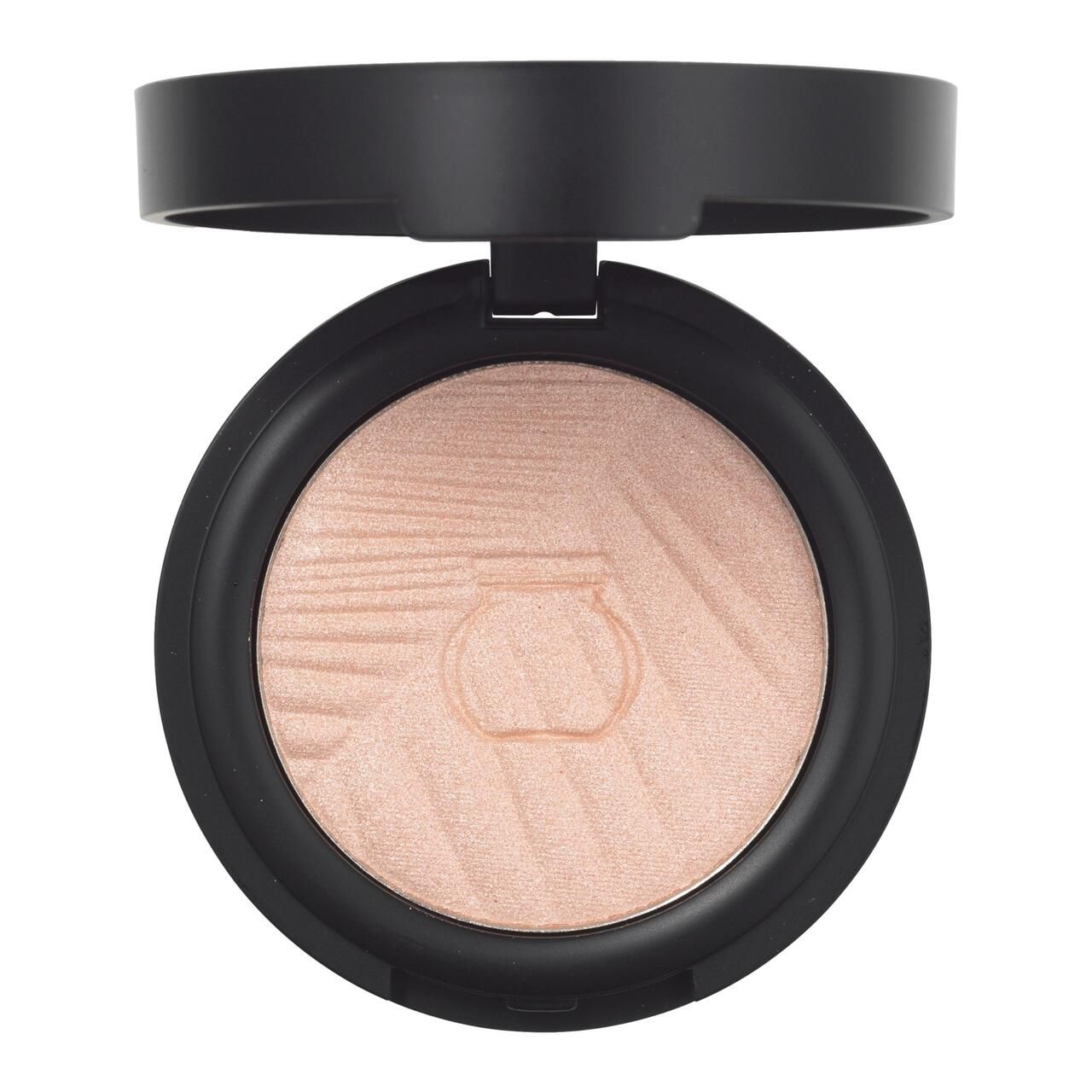 Runder, schwarzer Kosmetikbehälter mit geöffnetem Deckel. Innen befindet sich ein Highlighter mit geprägtem Muster und hellrosa Farbton.