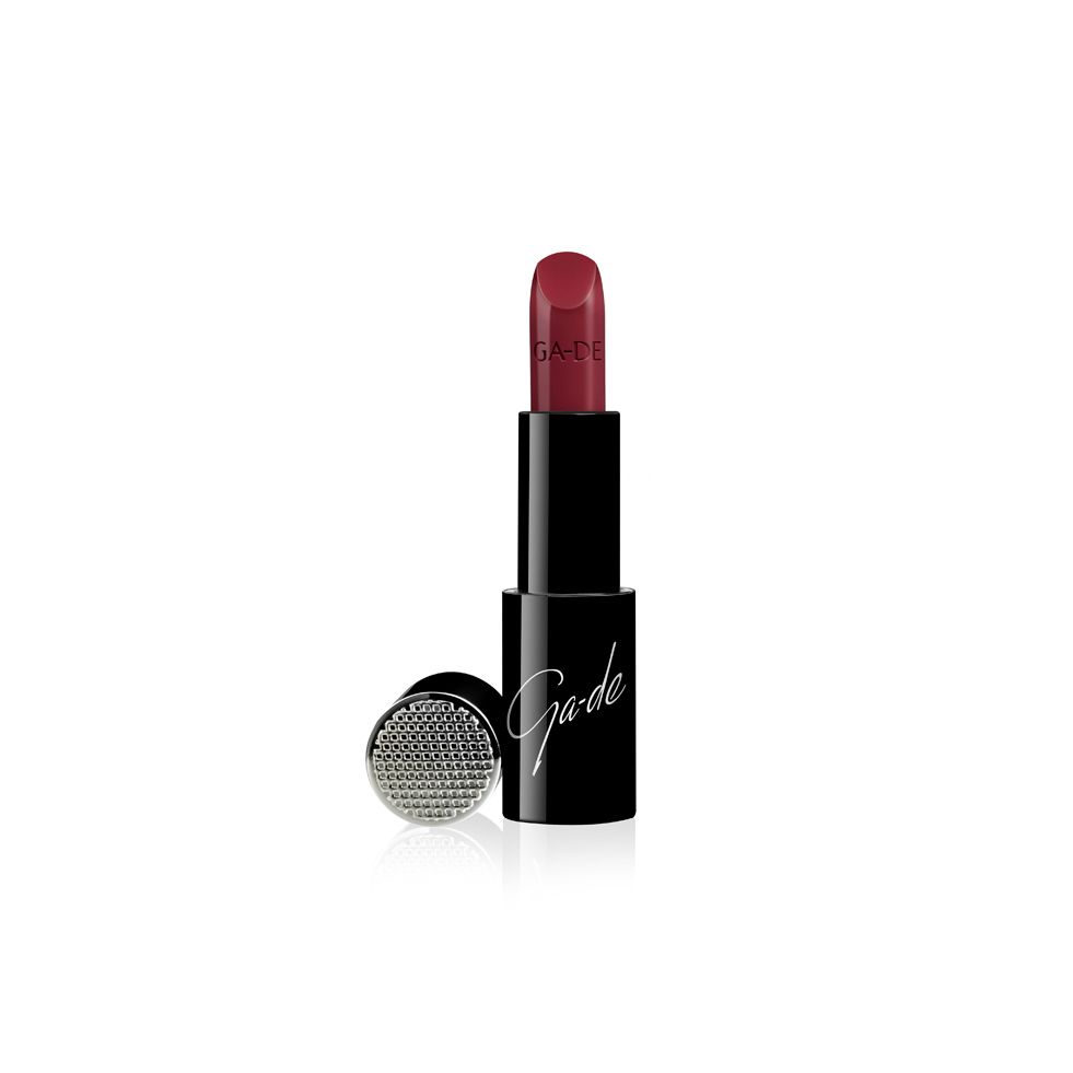 Lippenstift mit schwarzem Gehäuse und roter Lippenstiftspitze. Auf dem Gehäuse steht "Ga-De".