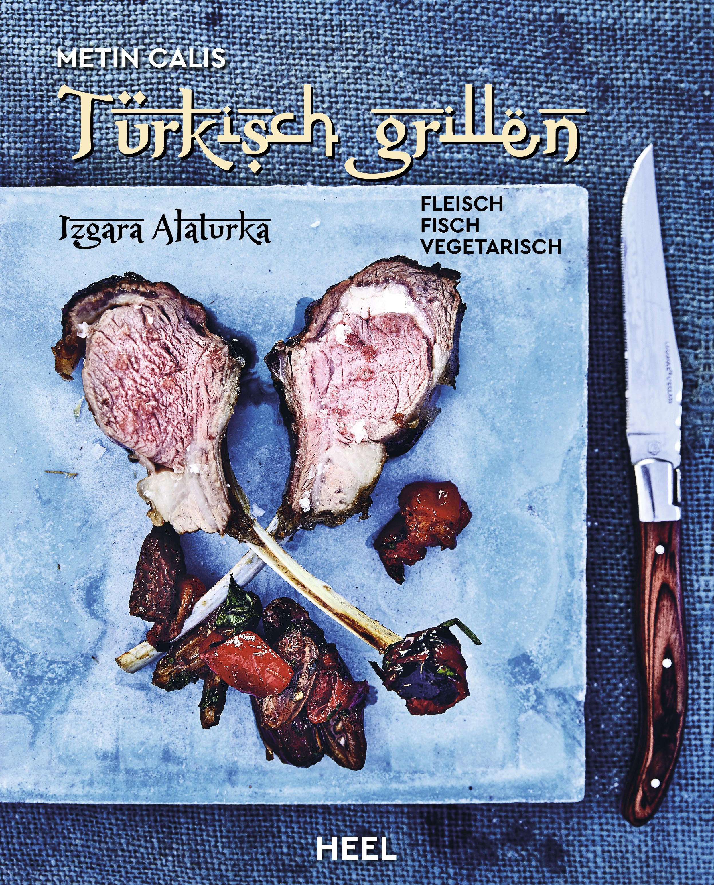 Buchcover mit Schriftzug Türkisch Grillen, Fleisch, Fisch, Vegetarisch. Gegrilltes Fleisch und Messer auf blauem Untergrund.