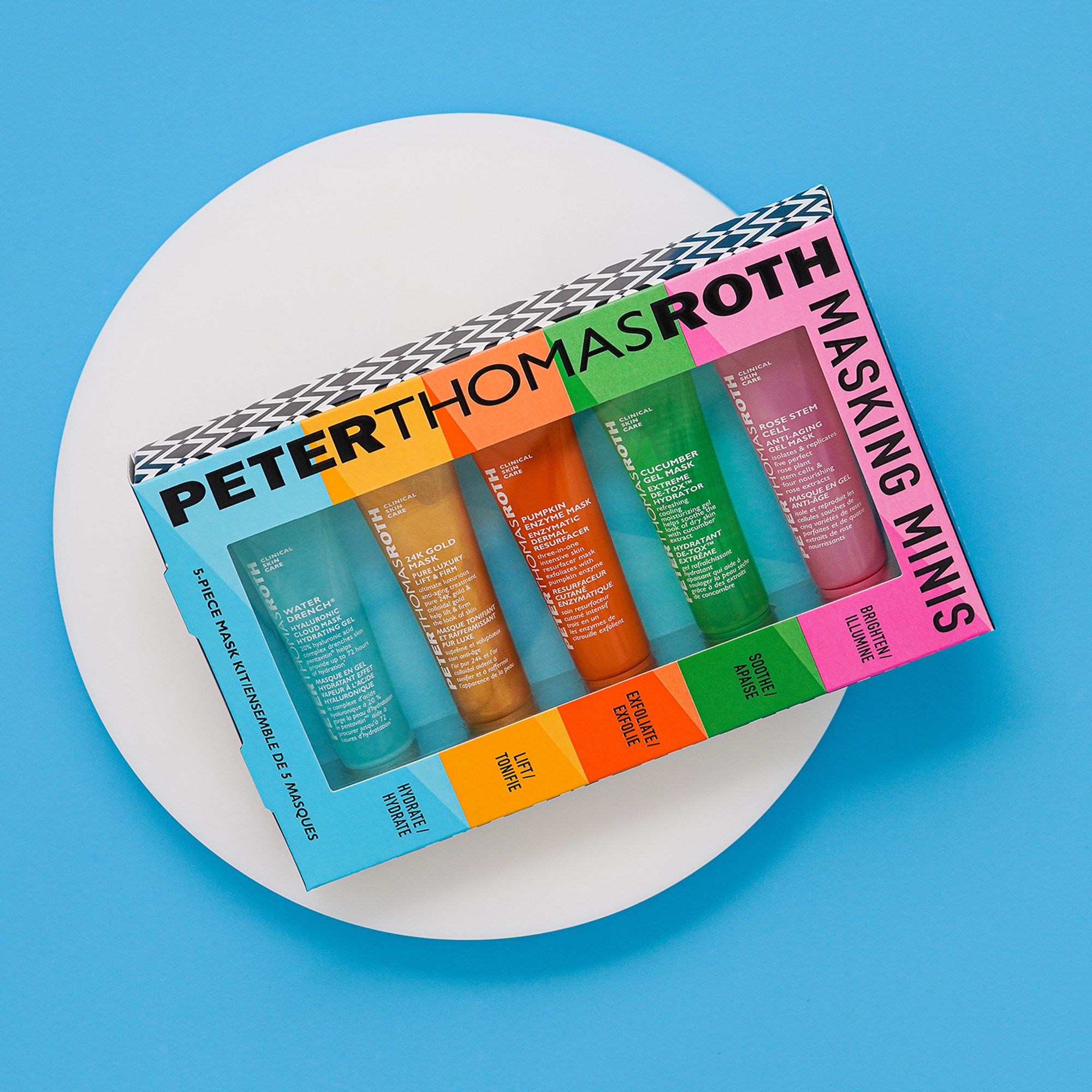 Ein Peter Thomas Roth Masking Minis Holiday 2022 5-teiliges Kit. Die Verpackung zeigt fünf kleine Tuben in einer Schachtel. Auf der Schachtel steht "Peter Thomas Roth Masking Minis". Die Tuben sind in verschiedenen Farben und mit unterschiedlichen Produktnamen beschriftet.