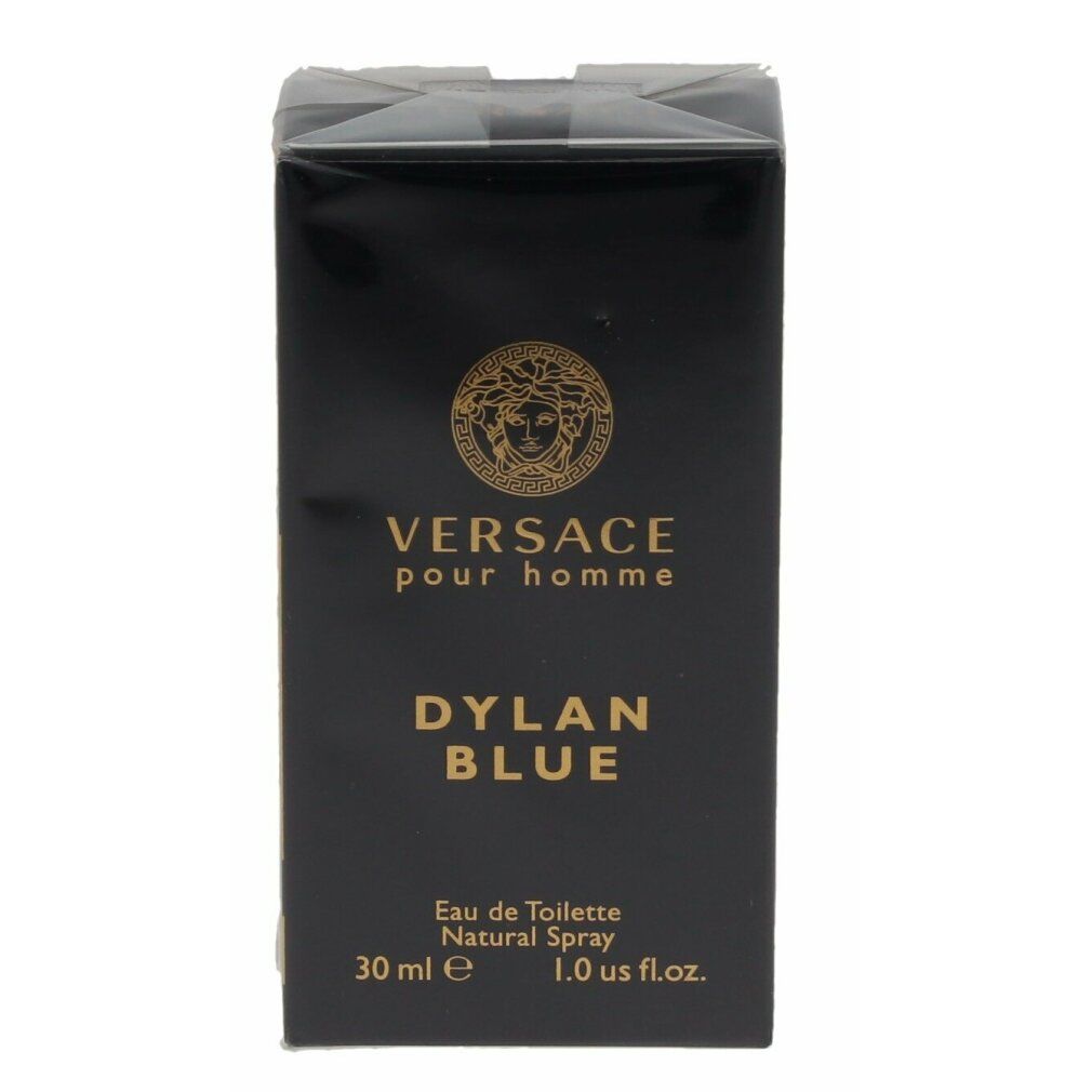 Schwarze Verpackung mit goldfarbenem Logo und Text. Auf der Verpackung steht "VERSACE pour homme DYLAN BLUE".