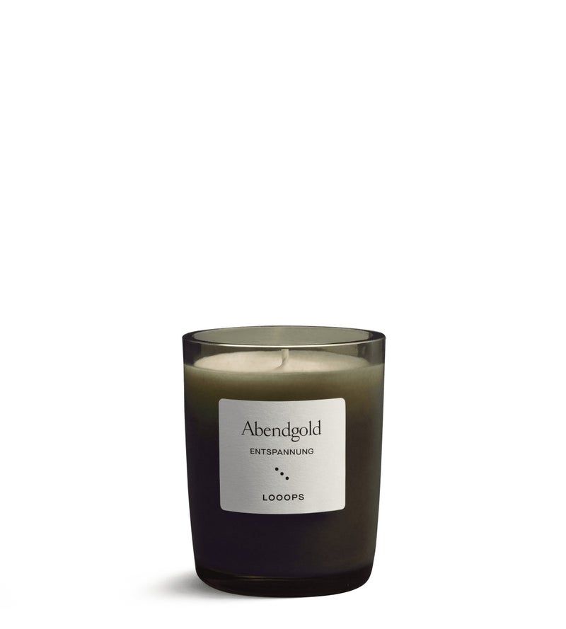 Duftkerze in Glasbehälter. Aufkleber mit "Abendgold", "Entspannung" und "Looops". Kerze mit Docht.