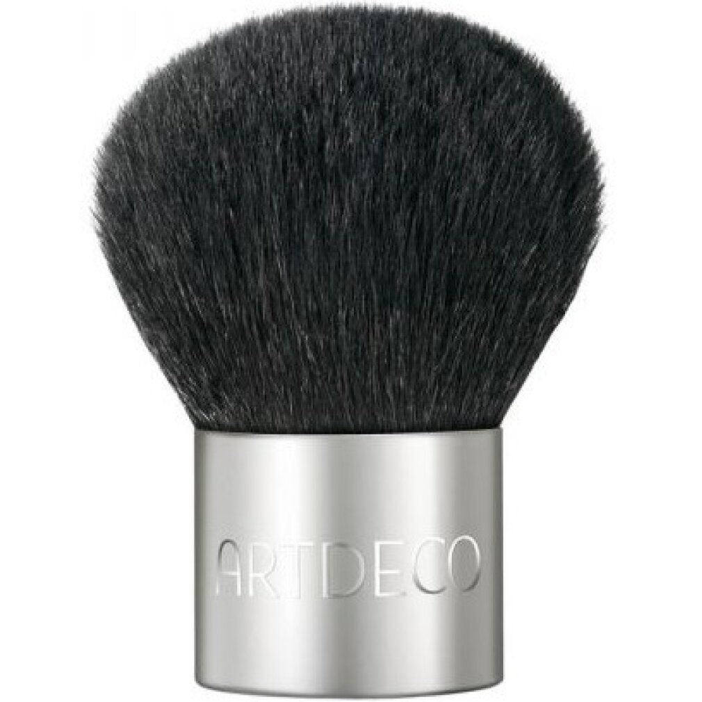 Puderpinsel mit schwarzem Borstenkopf und silberfarbenem Griff. Der Griff trägt den Markennamen ARTDECO.