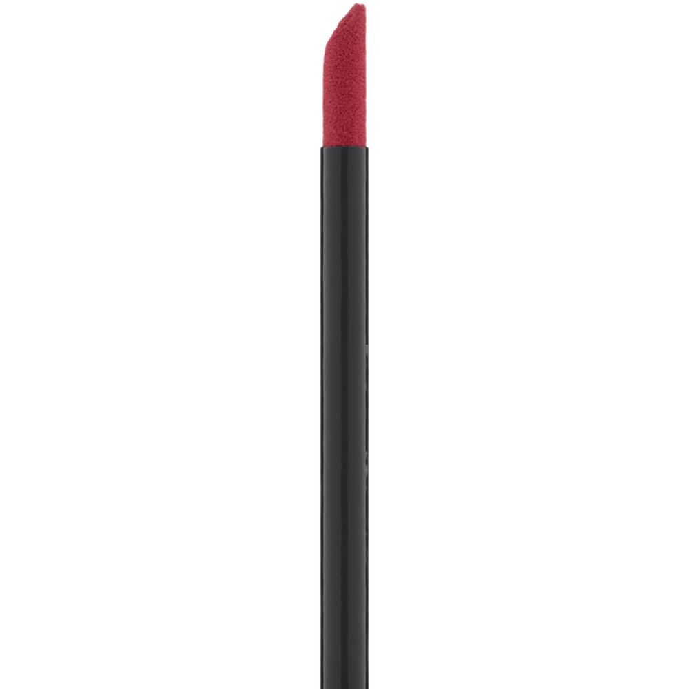 Applikator für flüssigen Lippenstift. Schwarzer Stiel, rote Spitze.
