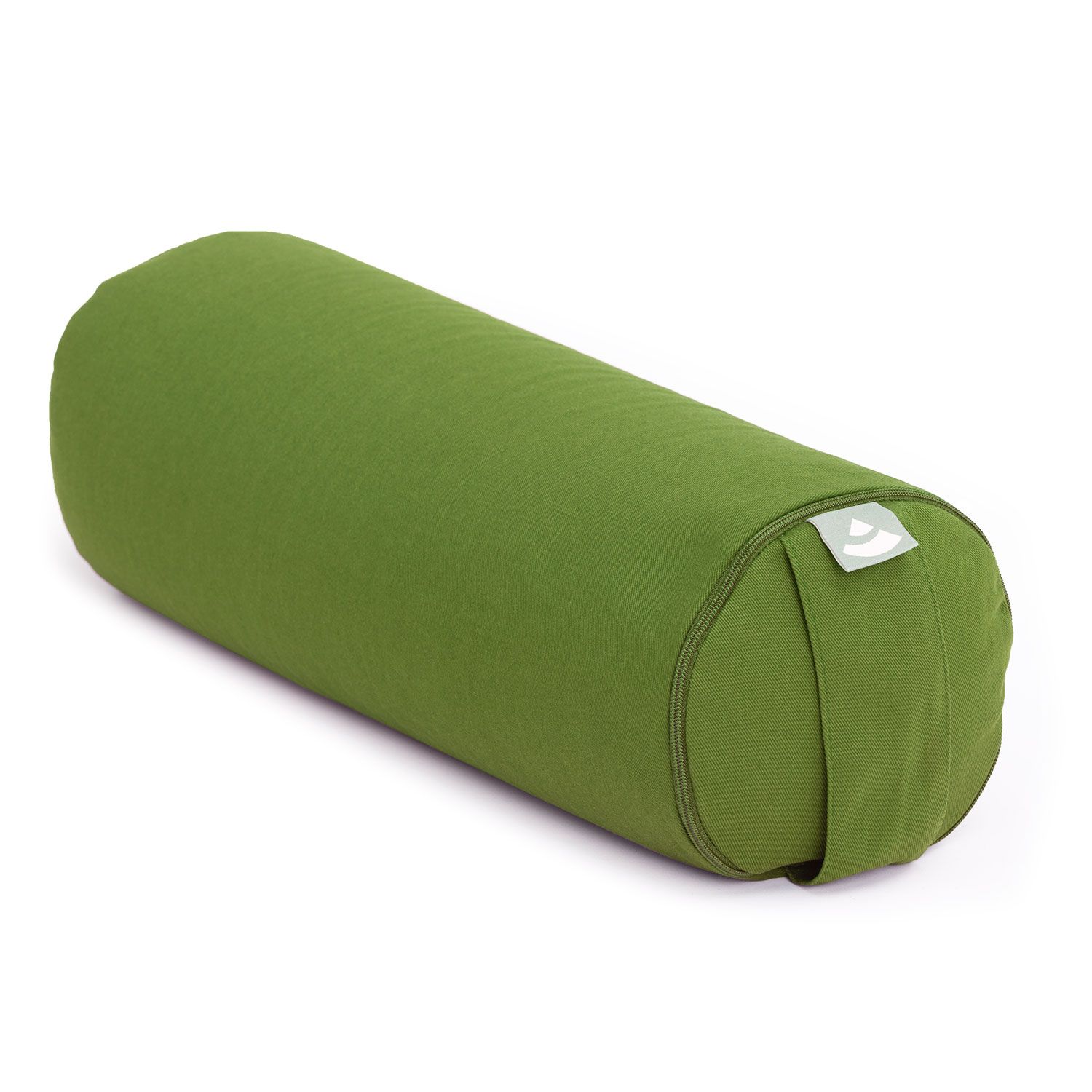Bolster de yoga cylindrique vert. Extrémités arrondies et petite étiquette avec logo.