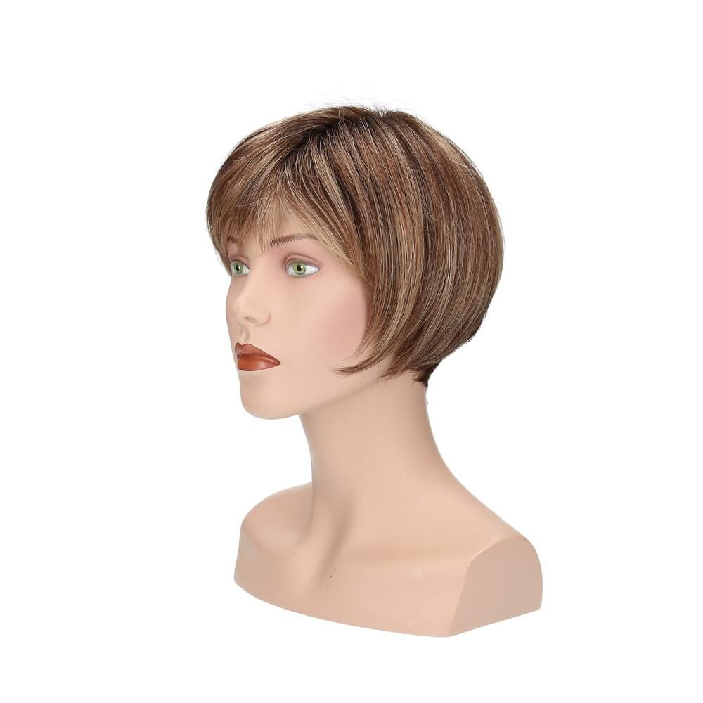 Perücke Alicia von trendhair, blond-braun, auf einem Schaufensterkopf. Seitenansicht.