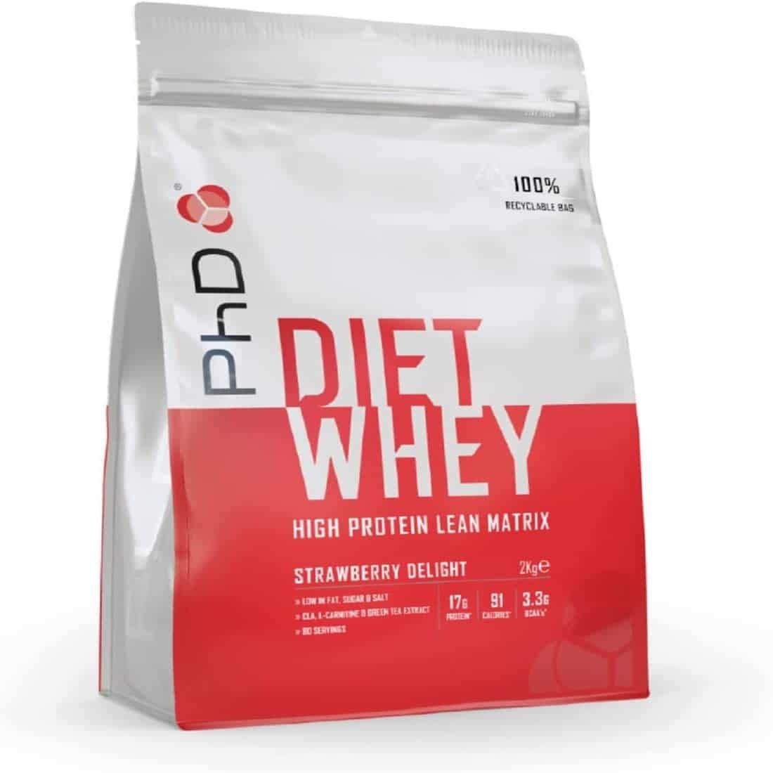 Phd Diet Whey-Beutel. Weiß-rotes Design. Aufdruck: Diet Whey, Erdbeer-Geschmack, 100% recycelbar.