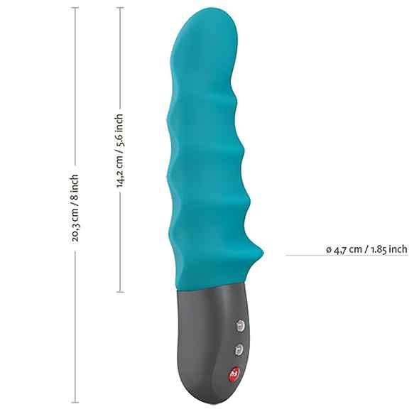 Türkis-grauer Vibrator mit wellenförmiger Oberfläche. Maße: 20,3 cm x 4,7 cm. Beschriftung: 14,2 cm / 5,6 inch.
