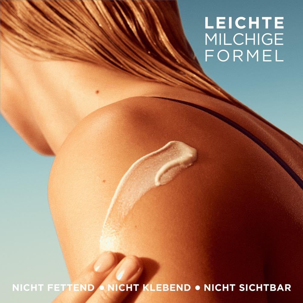 Creme auf Schulter aufgetragen. Text: Leichte milchige Formel, nicht fettend, nicht klebend, nicht sichtbar.