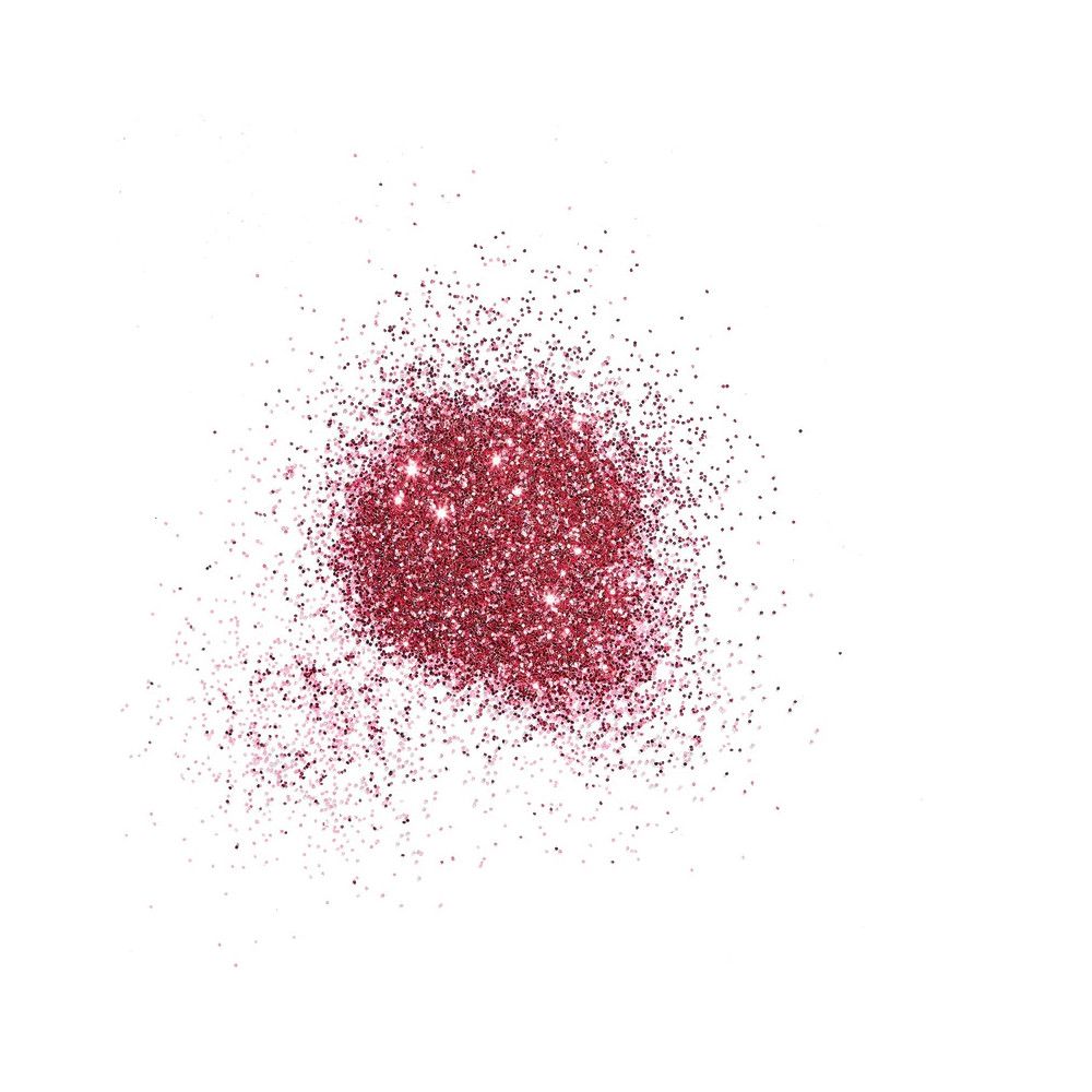 Haufen roter Glitzerpartikel auf weißem Hintergrund.