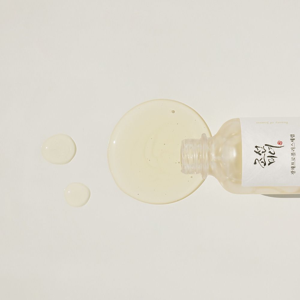 Beauty of Joseon Propolis Serum Flasche mit verschütteten Tropfen.