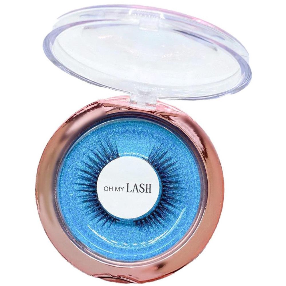 Geöffnete, roségoldene Verpackung mit falschen Wimpern. Blaue Innenseite, weißes Label "OH MY LASH".
