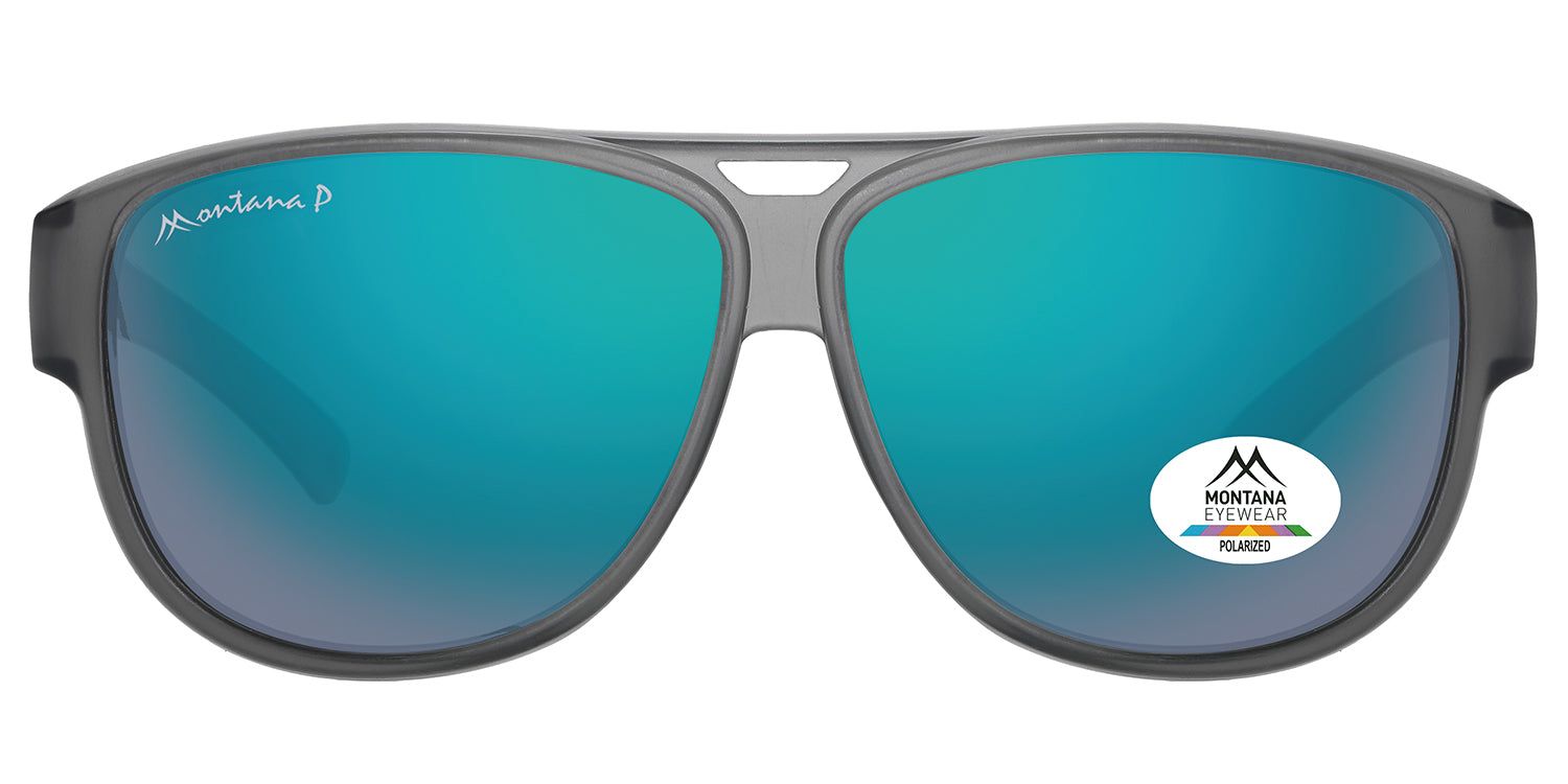 Graue Sonnen-Überbrille mit blau-grünen Gläsern. Montana Eyewear Logo auf dem Rahmen und Glas. Polarisierte Gläser.
